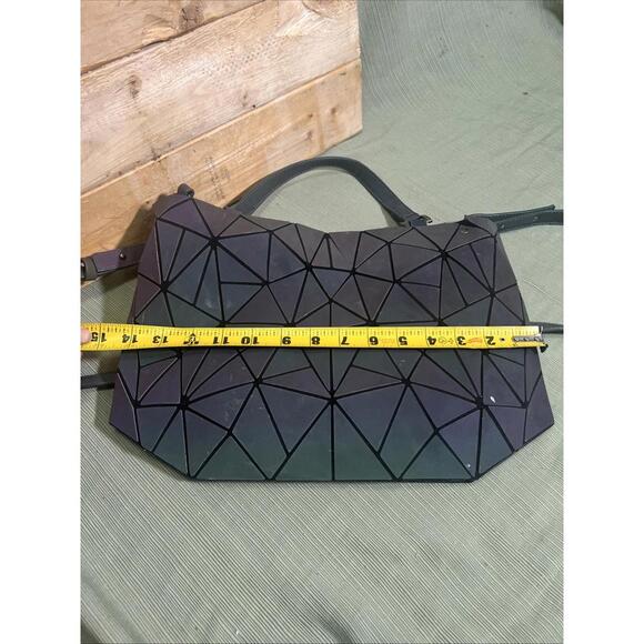 Geometric Luminous Purses and Handbags for Women Holographic Reflective Crossbod - Picture 15 of 15